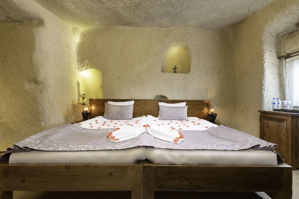113 Junior Cave Suit with Jacuzzi