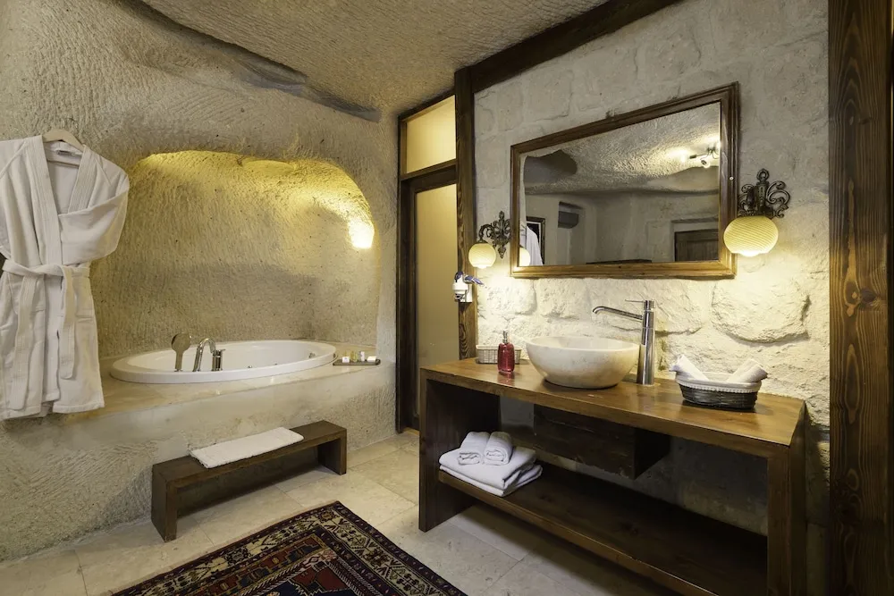 113 Junior Cave Suit with Jacuzzi