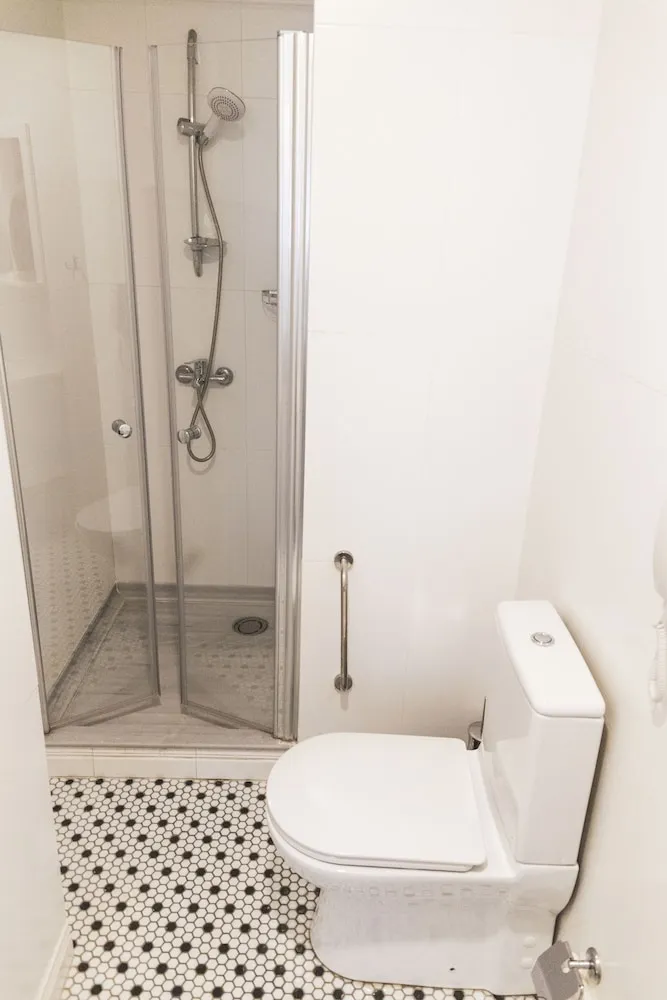 Comfort Tek Büyük Yataklı Oda