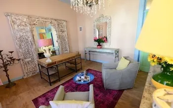 Marge Hotel (12+ Yetişkin Oteli)