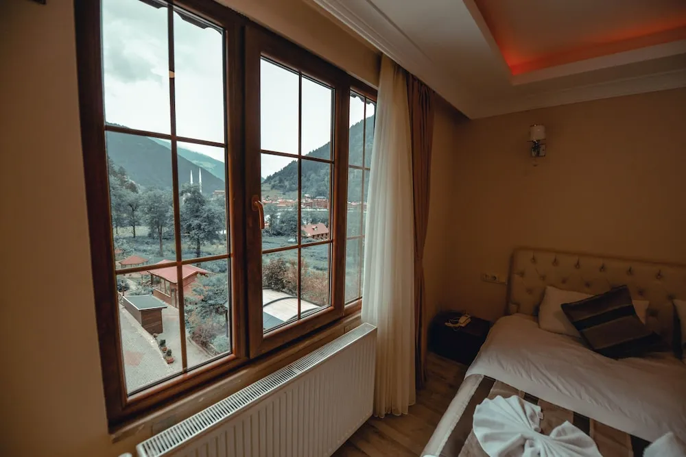Deluxe Tek Büyük Yataklı Oda, Göl Manzaralı