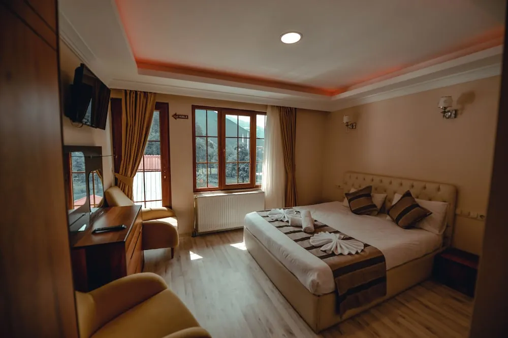 Deluxe Tek Büyük Yataklı Oda, Göl Manzaralı