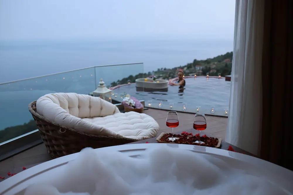Honeymoon Suite (Sea View)