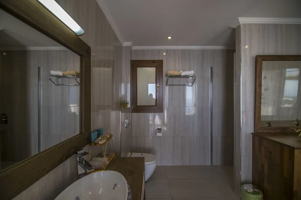 Honeymoon Suite (Sea View)