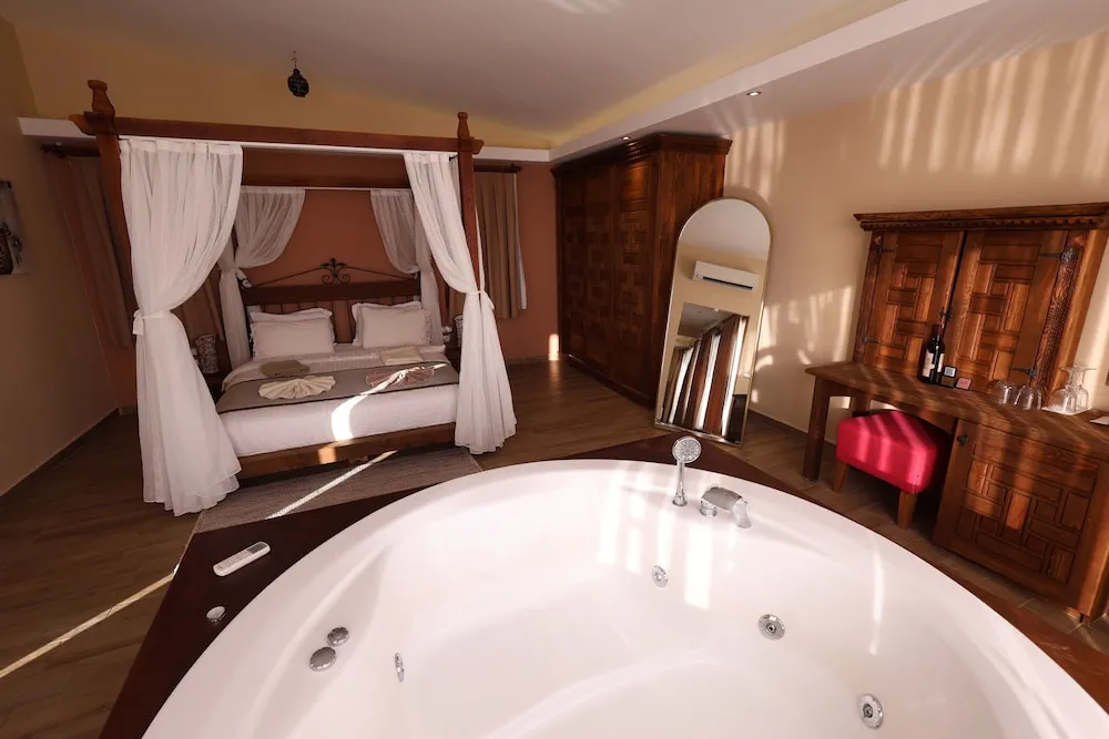 Honeymoon Suite (Sea View)