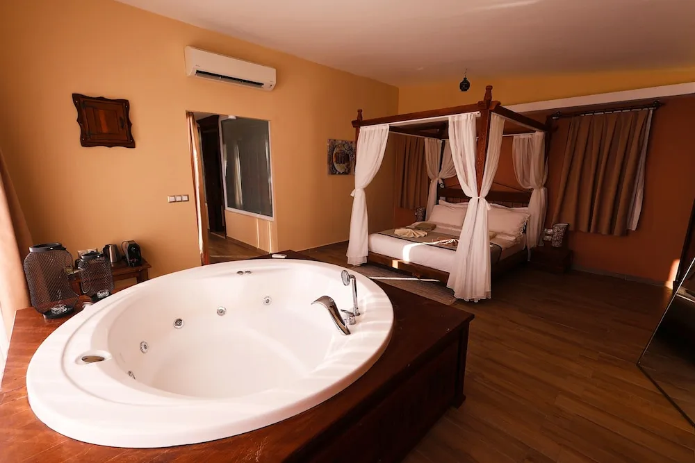 Honeymoon Suite (Sea View)