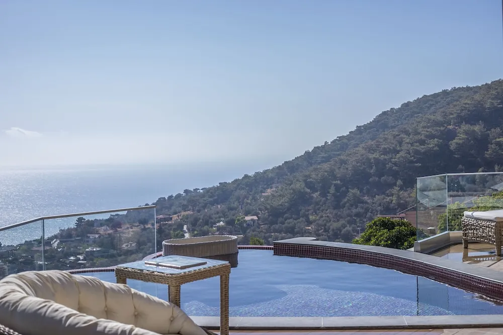 Honeymoon Suite (Sea View)