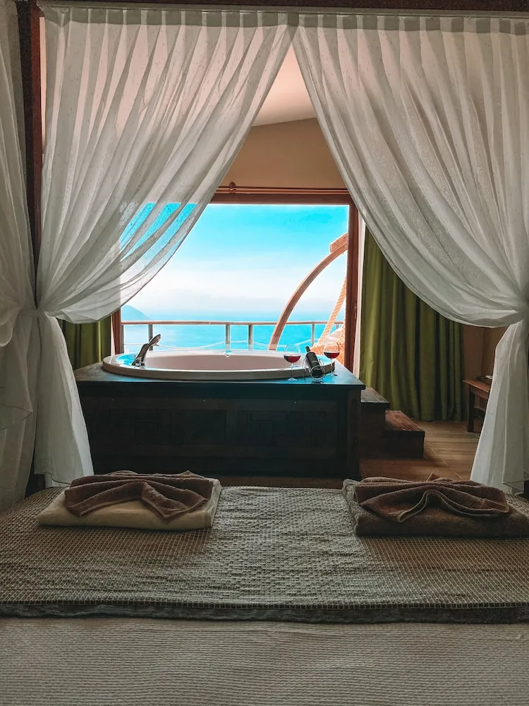 Deluxe Suite (Sea View)