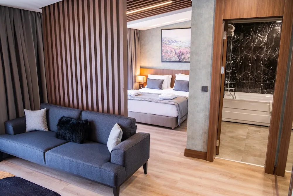 Junior Oda, Dağ Manzaralı