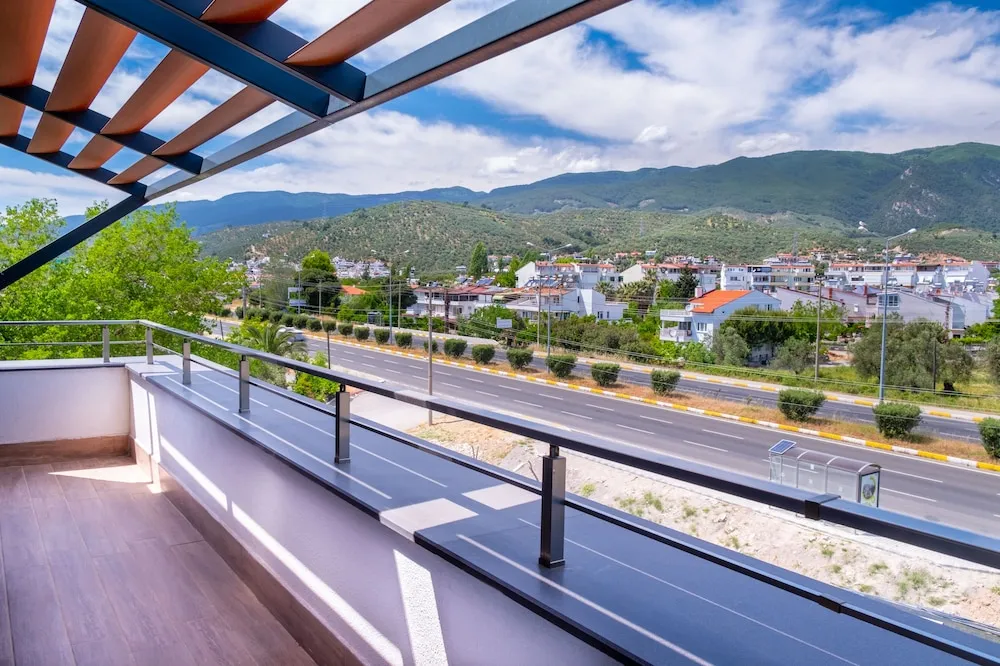 Junior Oda, Dağ Manzaralı