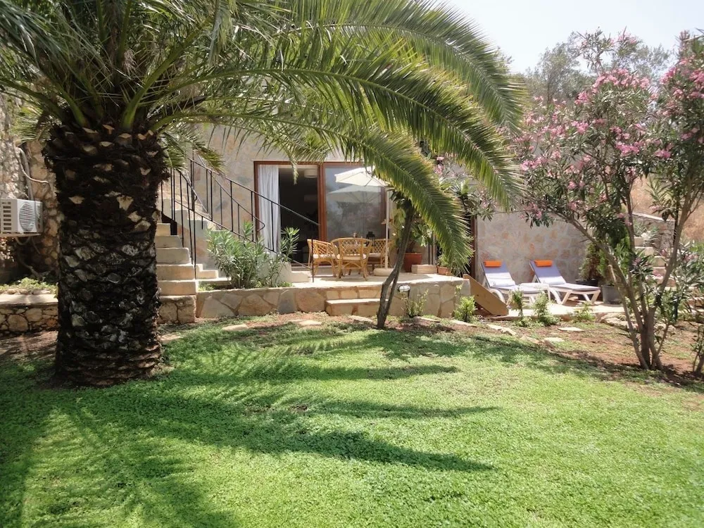 Sea View 3 Bedroom Villa with Private Garden & Pool
