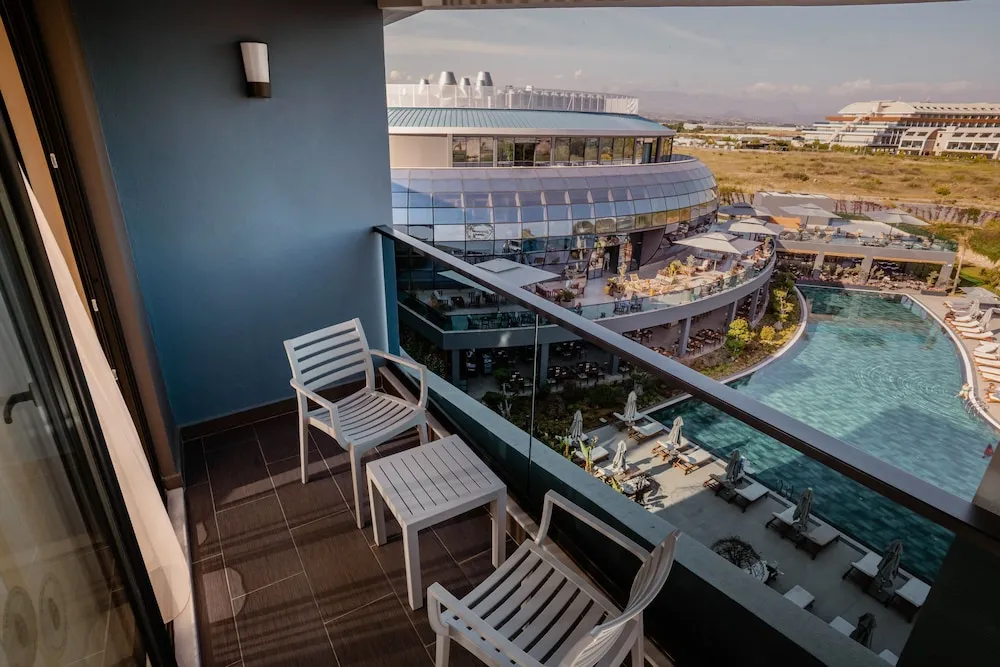 Deluxe Sea Side View