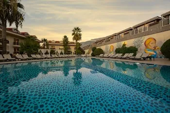 Han Deluxe Hotel