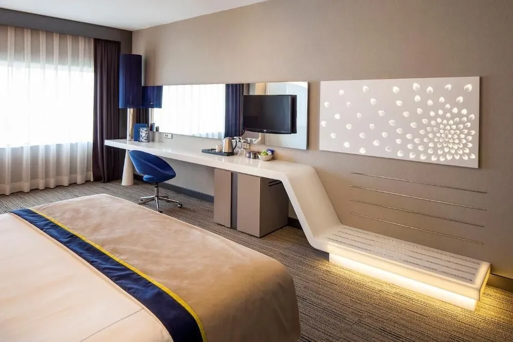 Deluxe Room 1 King Size Bed Smoking