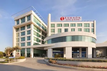Ramada Hotel & Suites by Wyndham İzmir Kemalpaşa