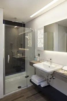 Ramada Hotel & Suites by Wyndham İzmir Kemalpaşa