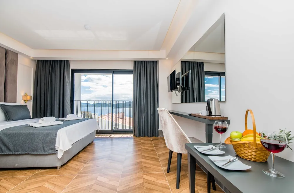 Deluxe Tek Büyük Yataklı Oda, Deniz Manzaralı