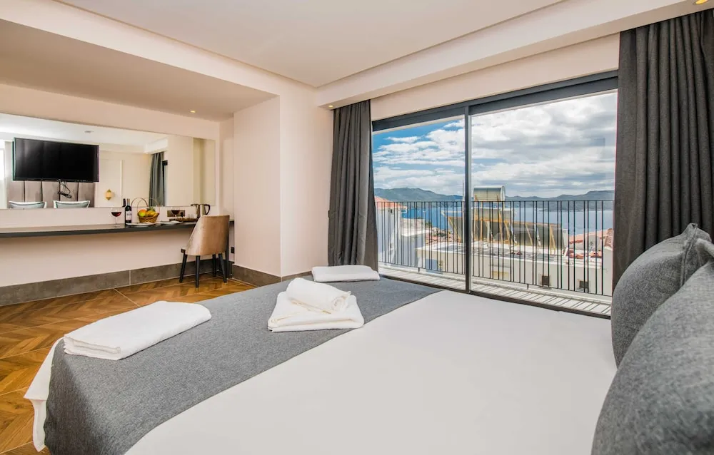 Deluxe Tek Büyük Yataklı Oda, Deniz Manzaralı