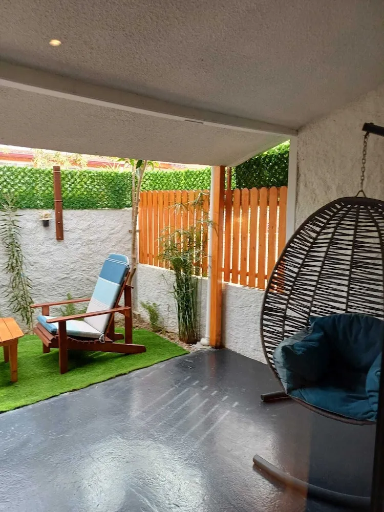 Deluxe Tek Büyük Yataklı Oda, Bahçe Manzaralı, Bahçeli