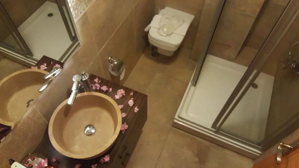 Standard Tek Büyük Yataklı Oda