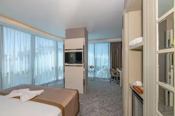 The Conforium Hotel, Van