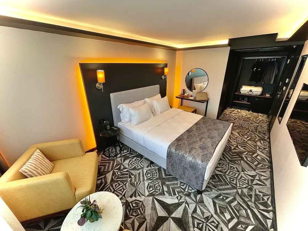 Superior Tek Büyük veya İki Ayrı Yataklı Oda