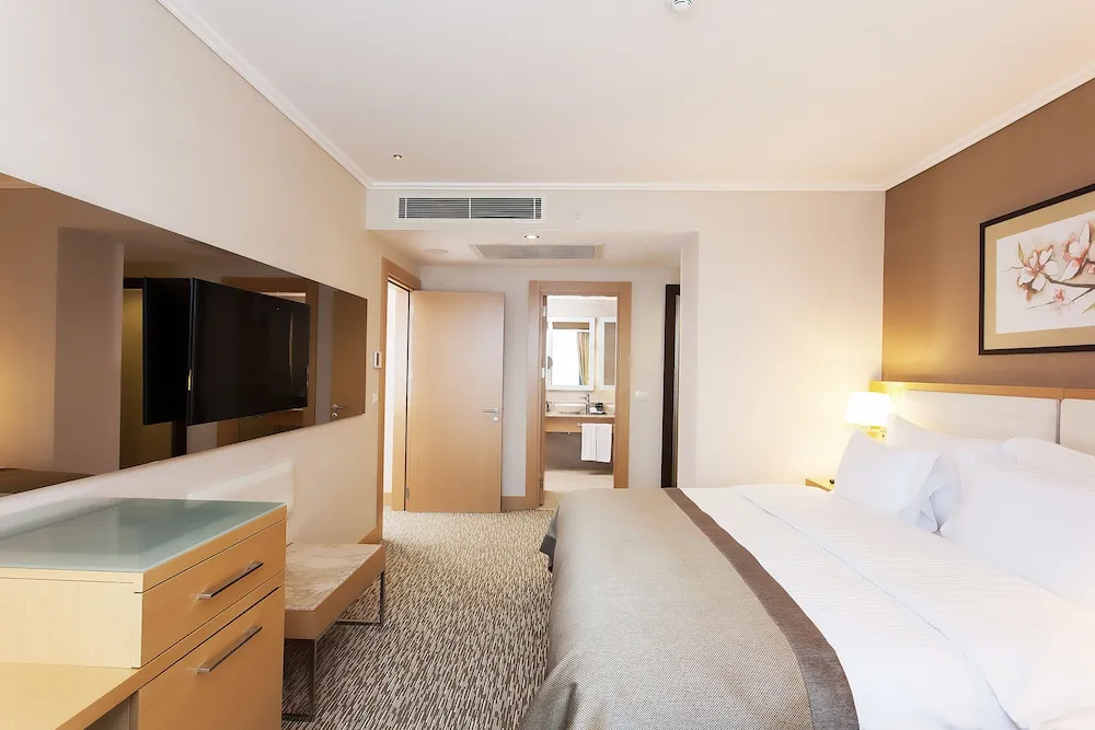One Bedroom Apartment with City View