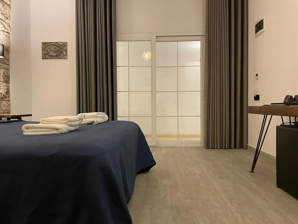 Standard Room, Basement Floor