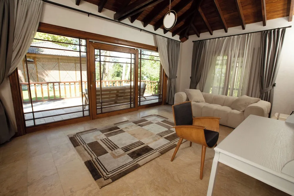 Executive Kır Evi