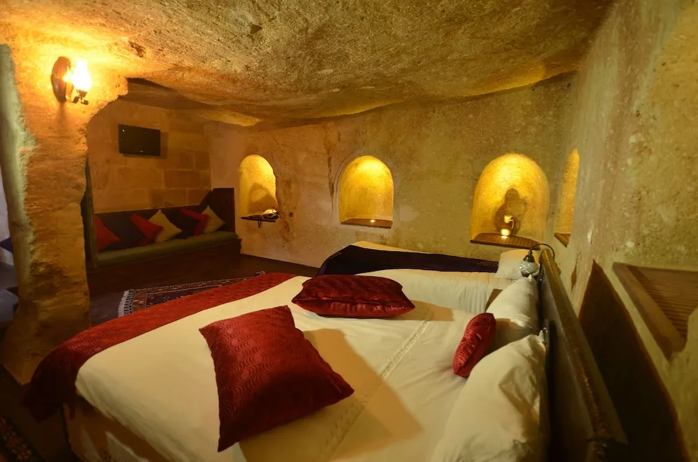 Deluxe Cave Comfort-101