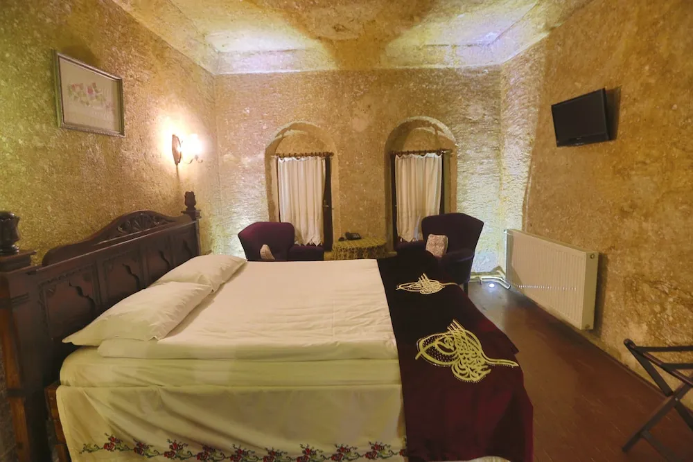 Economic Cave Room-102