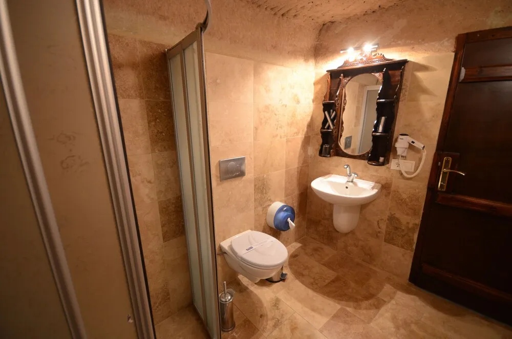 Economic Cave Room-102