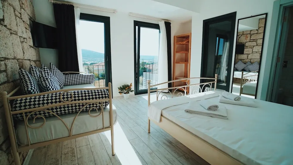 Family Üç Kişilik Oda, Sigara İçilmez, Havuz Manzaralı