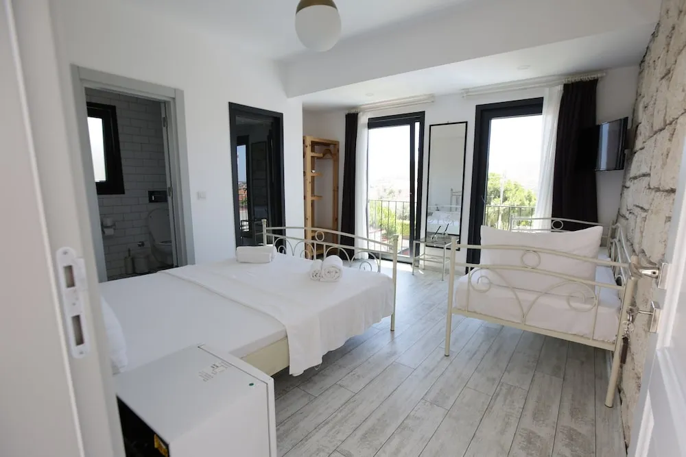 Family Üç Kişilik Oda, Sigara İçilmez, Havuz Manzaralı