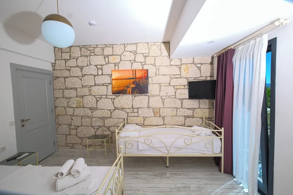 Family Üç Kişilik Oda, Havuz Manzaralı, Krizantem