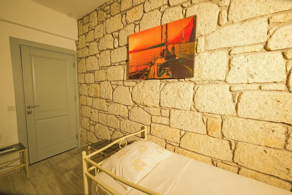 Family Üç Kişilik Oda, Havuz Manzaralı, Krizantem