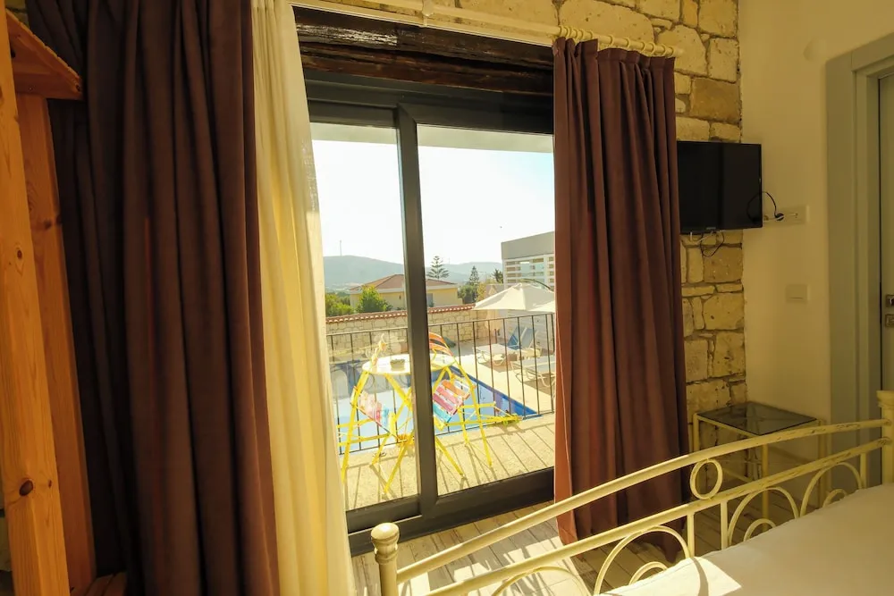 Çift Kişilik, Havuz Manzaralı, Balkonlu, Petunya