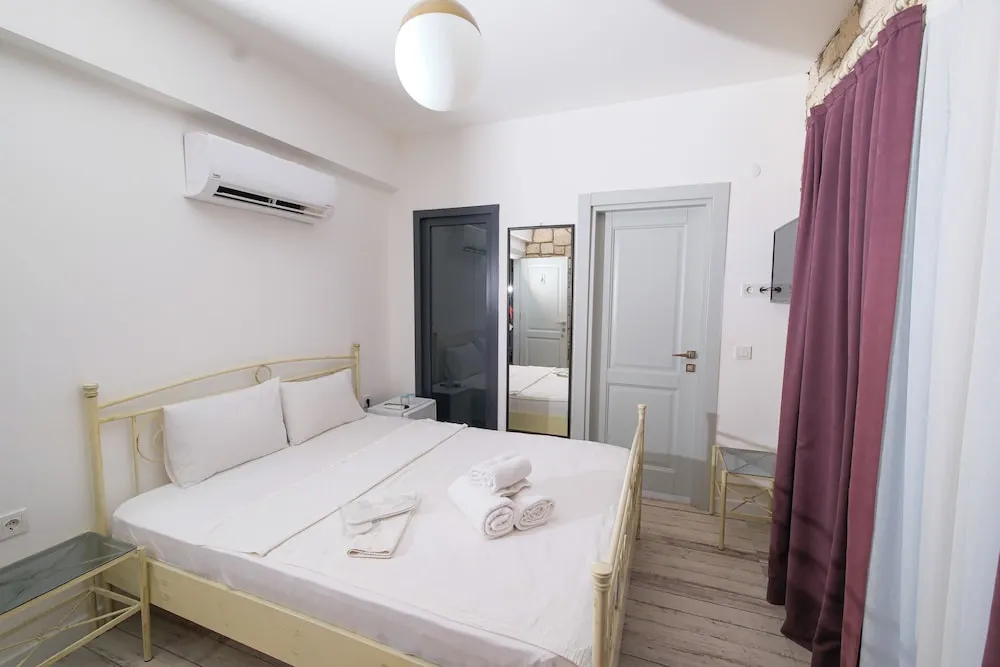 Çift Kişilik, Havuz Manzaralı, Balkonlu, Petunya