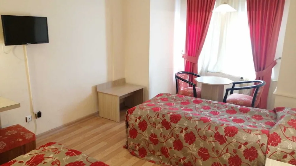 Standard Tek Büyük veya İki Ayrı Yataklı Oda