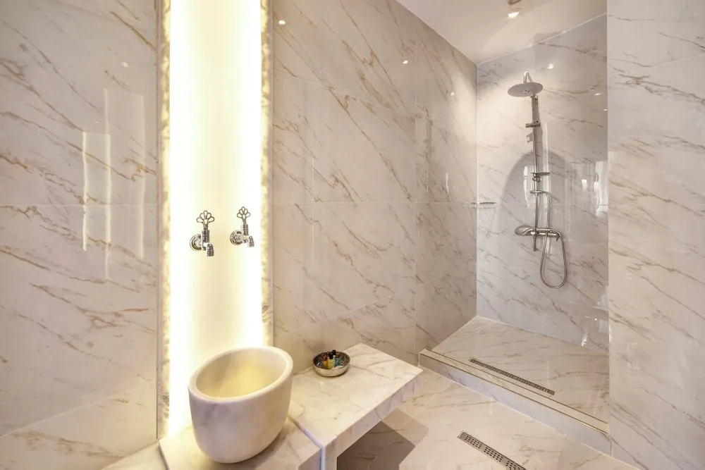 Queen Suite with Turkish Hammam