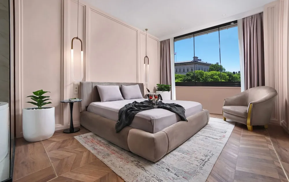 King Suite with Spa Bath