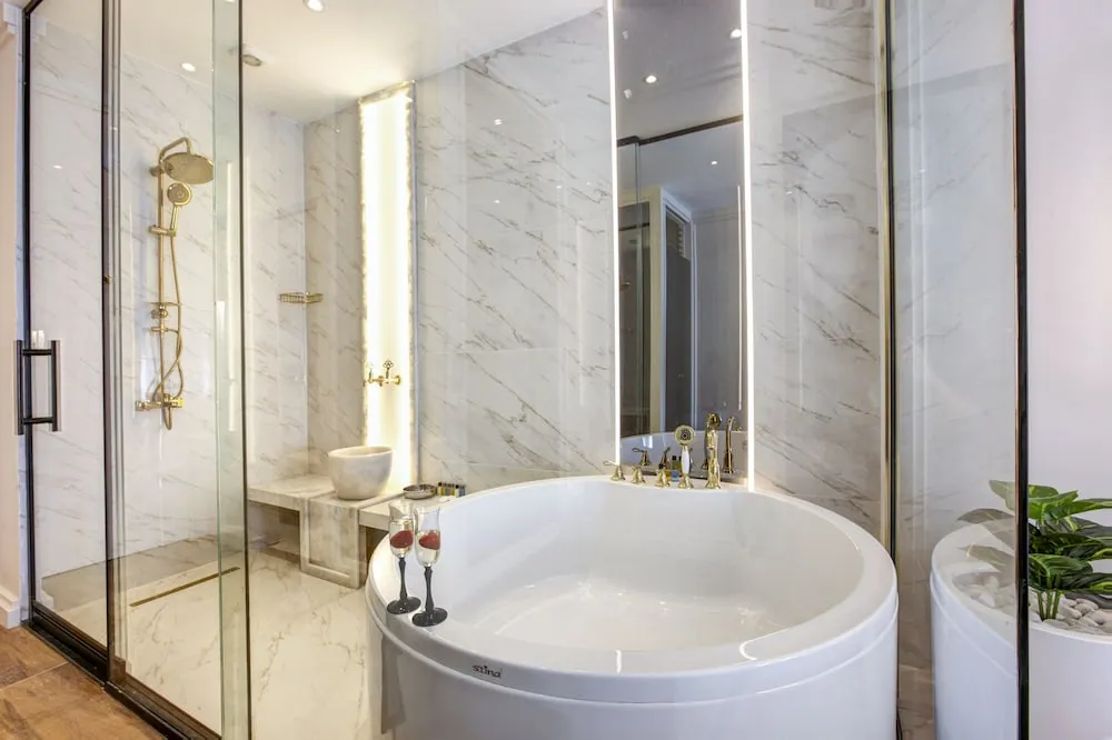 King Suite with Spa Bath