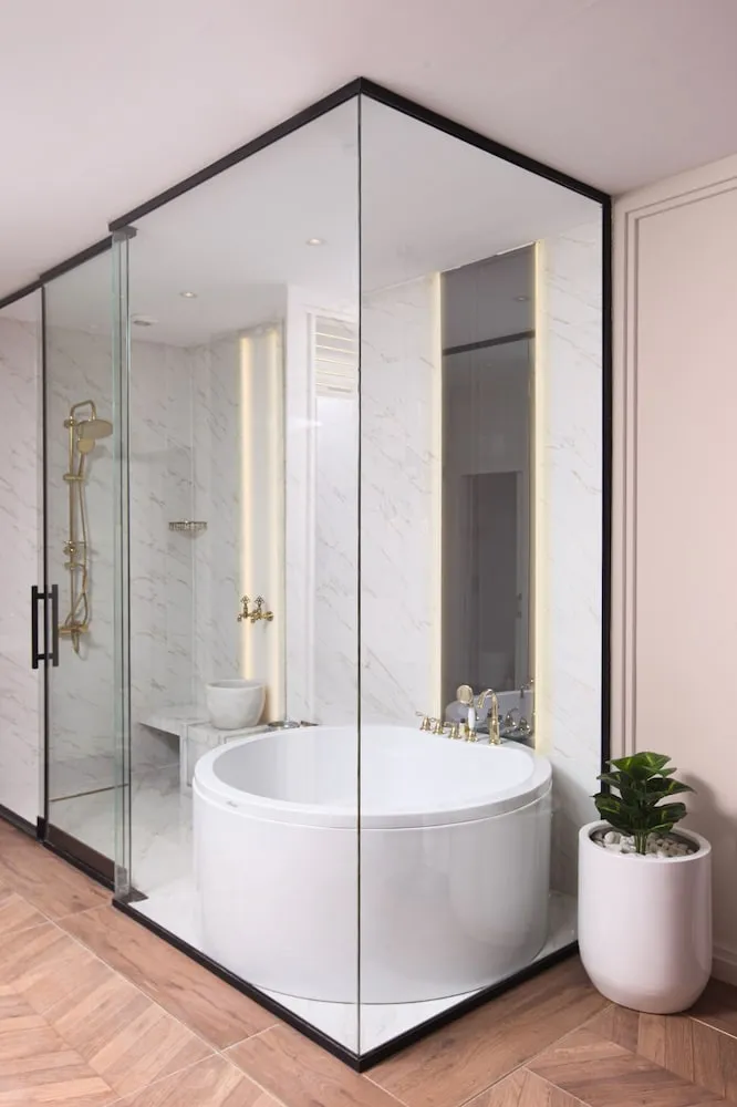 King Suite with Spa Bath