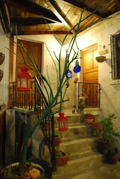 Cave Art Hotel
