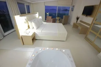 Dragut Point North Hotel