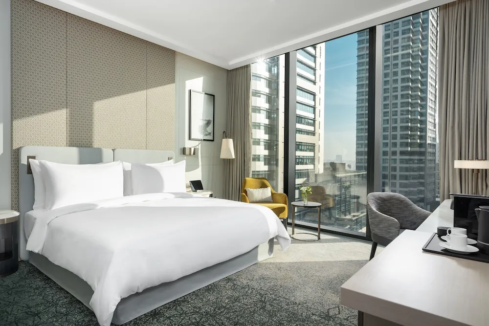 Club Premier Square View King