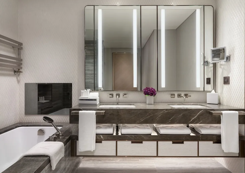 Corner Suite