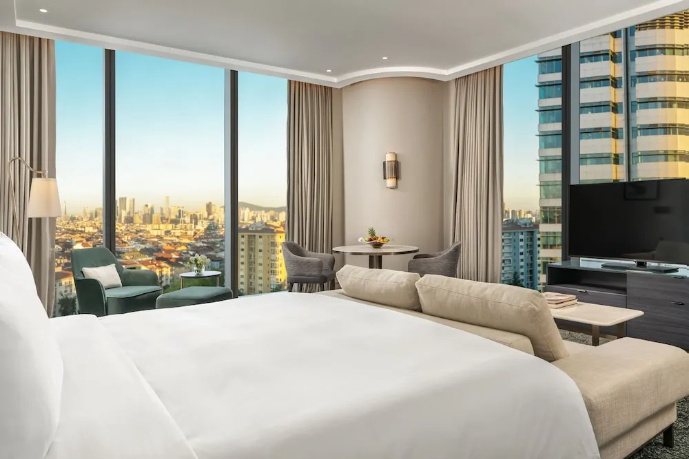 Corner Suite