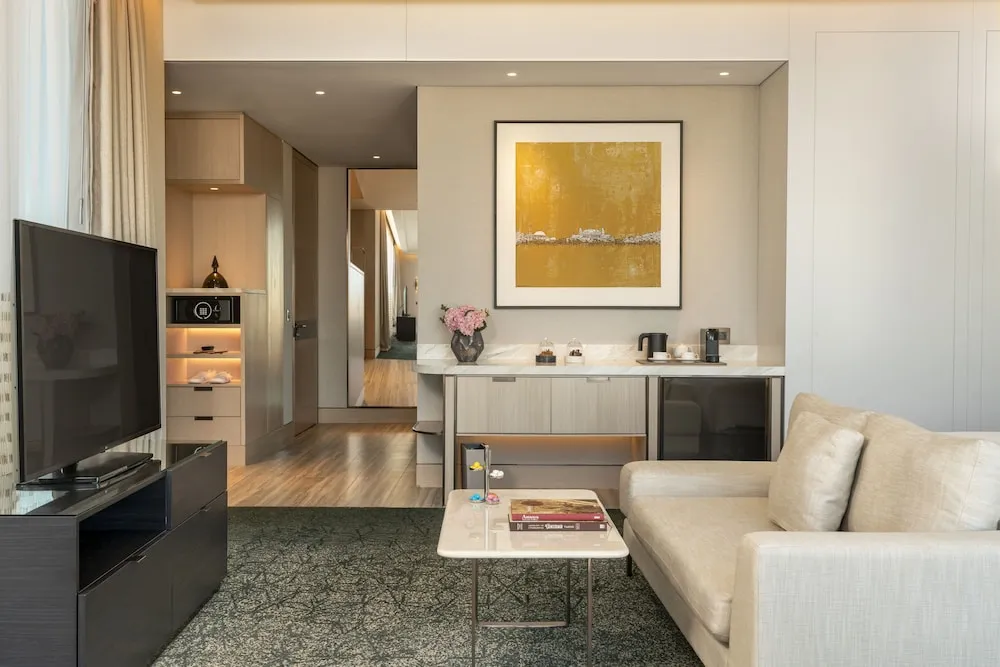Corner Suite