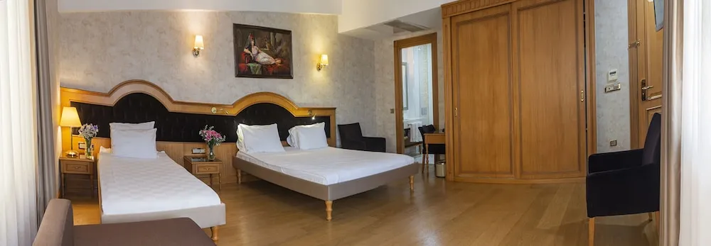 Üç Kişilik Oda